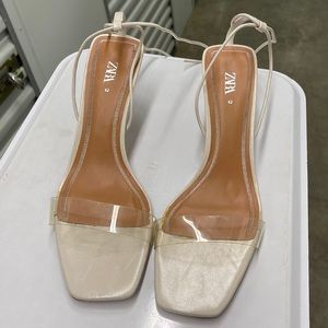 ZARA Wood White Leather Vinyl Heeled Wrap Up Sandals Summer Heels Vacation Flats